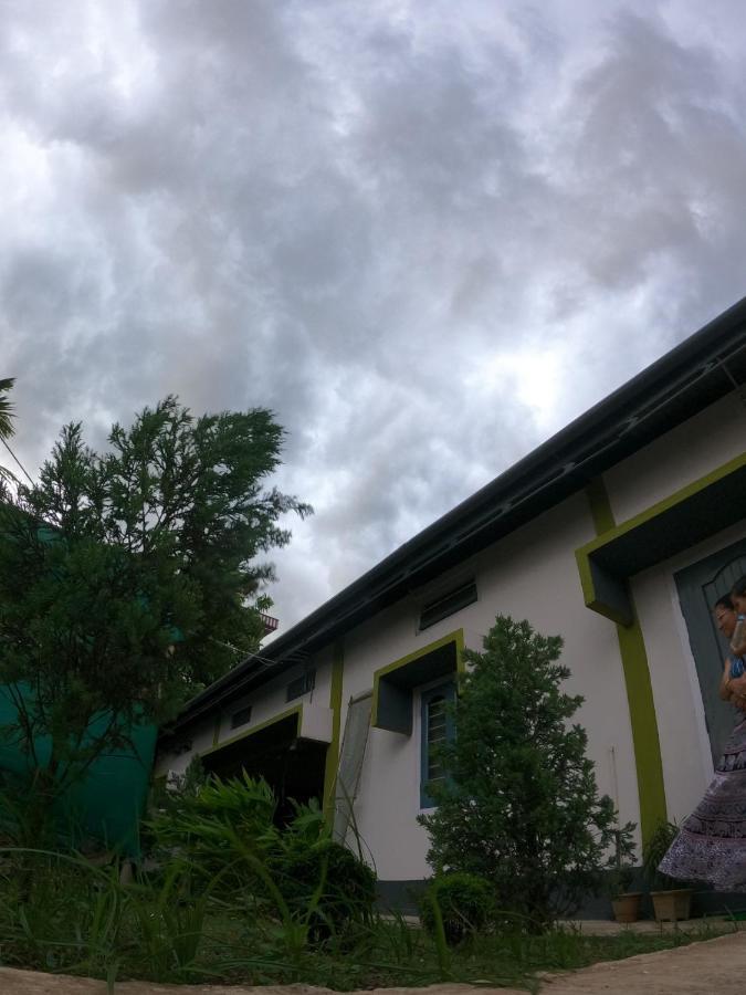 Stargaze Backpackers Hostel Ґувахаті Екстер'єр фото